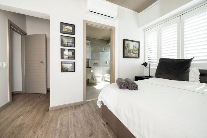 64 on Kloof (unit 202) gallery image 4