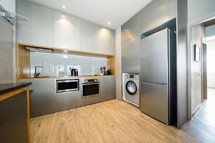 64 on Kloof (unit 202) gallery image 5