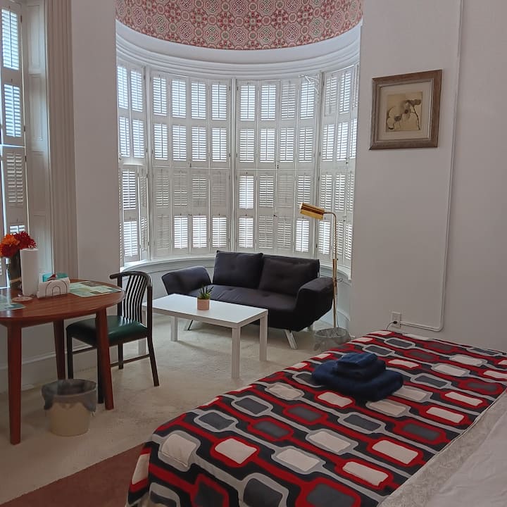 Ambienti i dhomës së gjumit