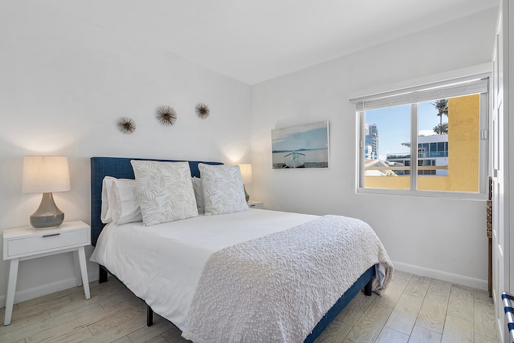 2nd Bedroom with Queen size bed.