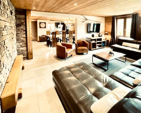 Successful Airbnb property: Appartement at the foot of slopes close to Megève in Demi Quartier