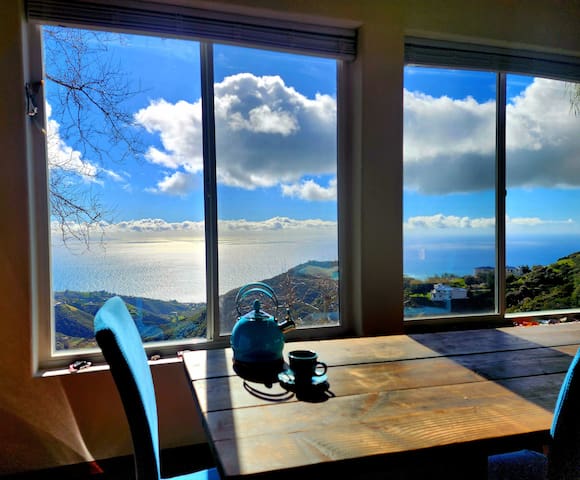 Spectacular Ocean & Mountain Views Villa