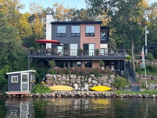 Beautiful home on waters edge! gallery image 3