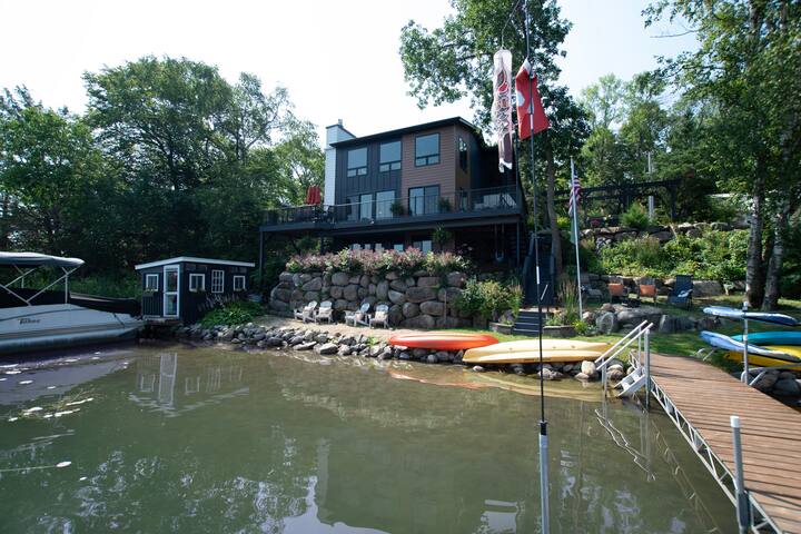 Beautiful home on waters edge! gallery image 5