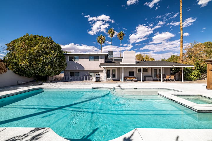 Dream 4BR/3.5BA! Spacious Lot w/ GIANT Pool! gallery image 3