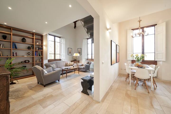 New, Bright and Luxury Apartment in Florence gallery image 2