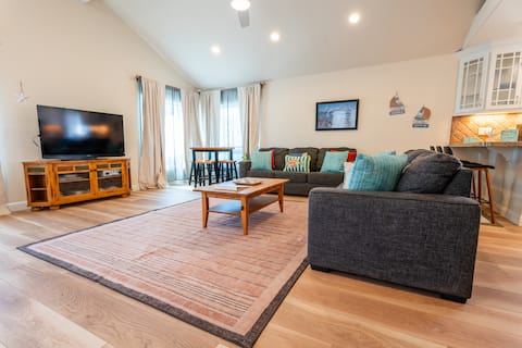 Top performing Airbnb: 2Car Garage, OceanViews, AC, 30 sec to the sand! in Mission Beach