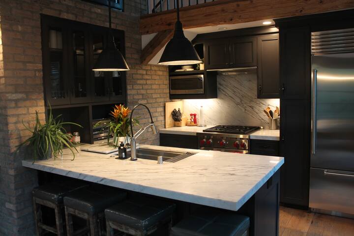 High-End Lakeview Guest Cottage in Los Gatos gallery image 4