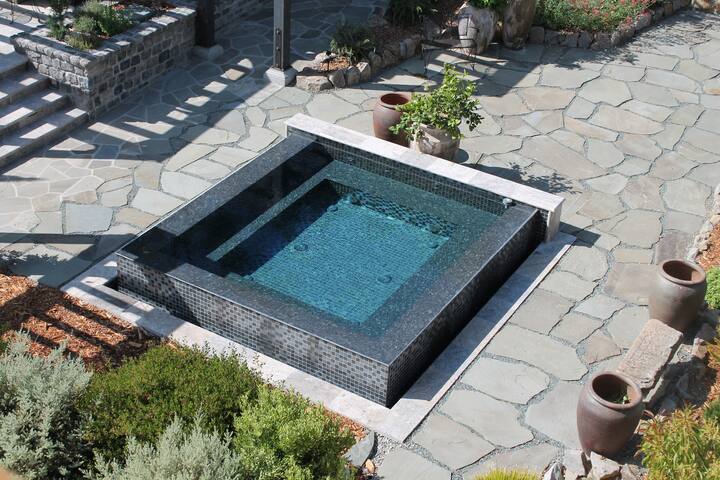 High-End Lakeview Guest Cottage in Los Gatos gallery image 5