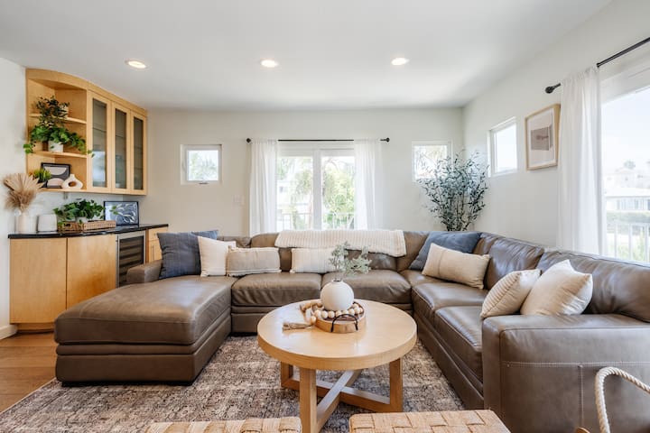 Walkable 3BR Boho Chic PB Retreat with A/C & BBQ