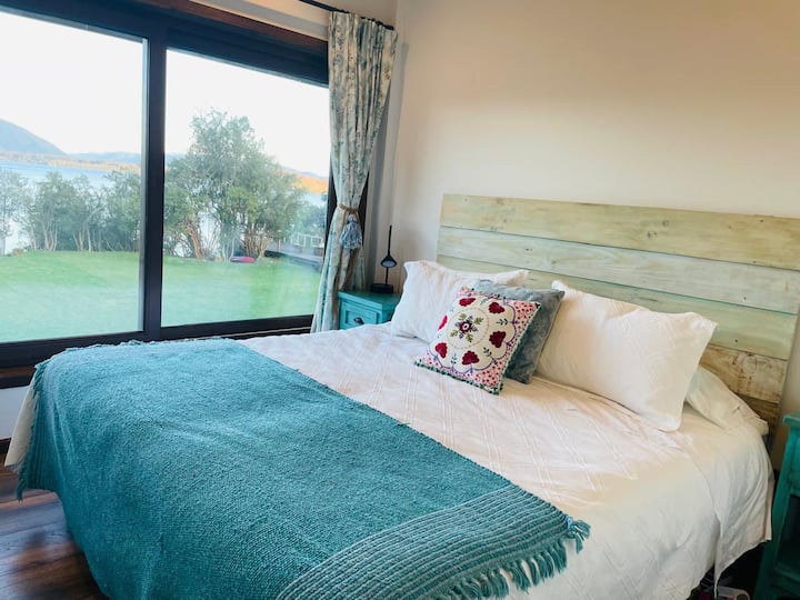 Sehemu ya nne/ chumba cha kulala kilicho na kitanda aina ya king. Ghorofa ya pili.