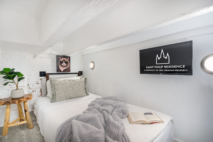 Loft bedroom features twin size memory foam mattress with hotel grade linens. Tv features a fire Stick for all of your streaming capabilities. This bed is ONLY accessible by ladder. MUST BE ABLE TO CLIMB LADDER. 