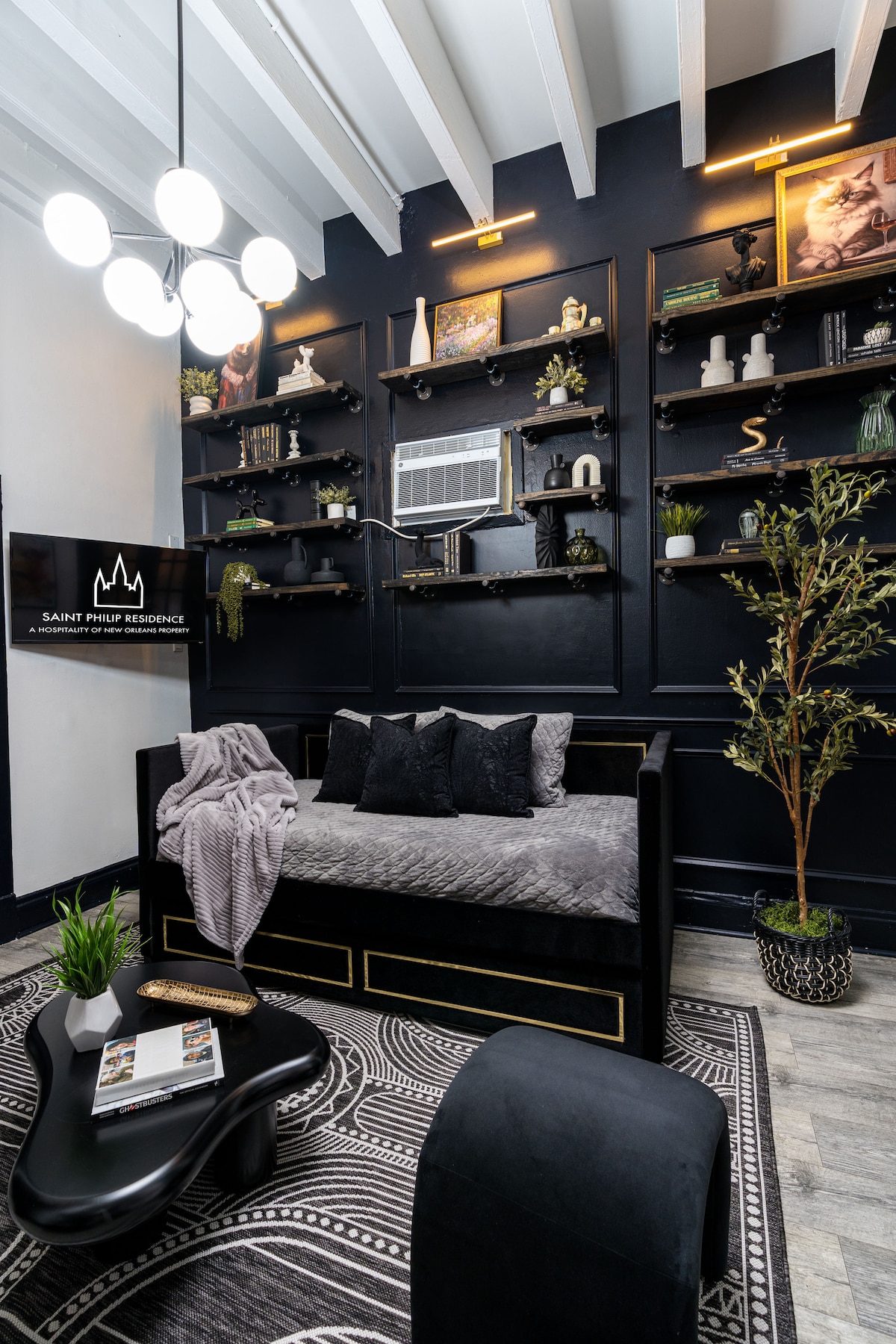 Gorgeous design featuring floating shelves along our 15 ft' walls, exposed beams, and modern amenities. The daybed features twin size memory foam mattresses with hotel grade linens, and pull out trundle. Smart TV for all your entertainment needs.