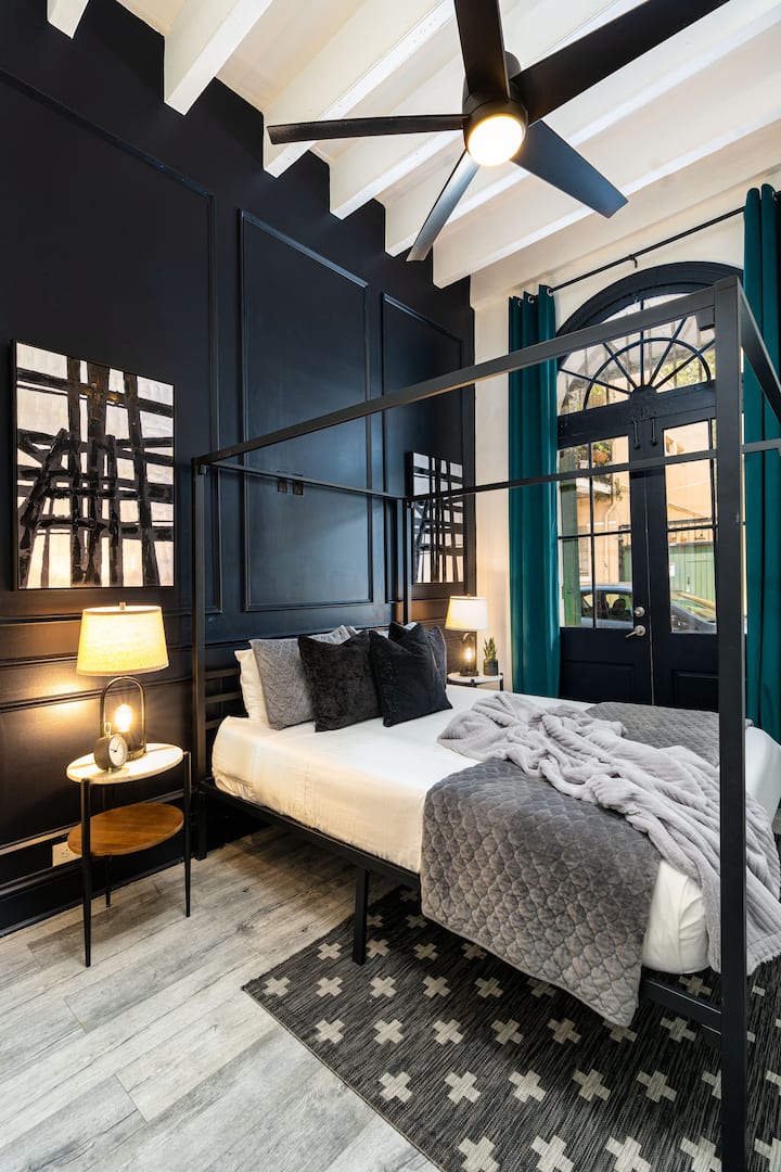 2 Min Walk to Bourbon St | 2BD Apt | 6 guests - Apartments for