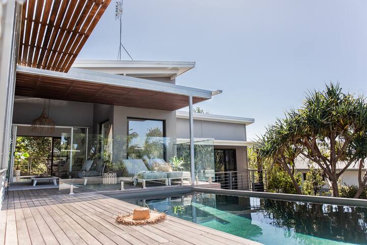 Akoakoa – Coastal Luxe Beach House w/ Ocean Views