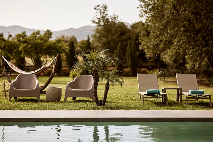 Villa Fuerte, FREE airport shuttle, Pool, Gym, BBQ gallery image 5