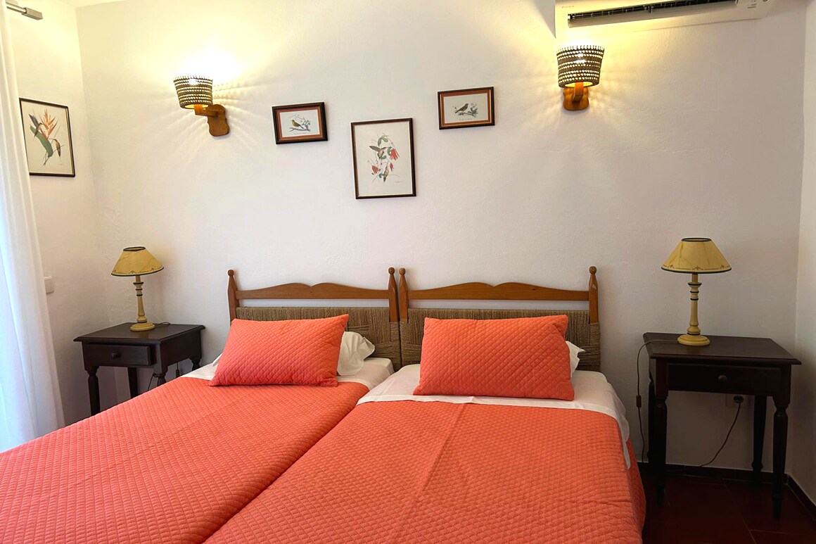 Spavaća soba 3 ima vrata na malu prednju terasu