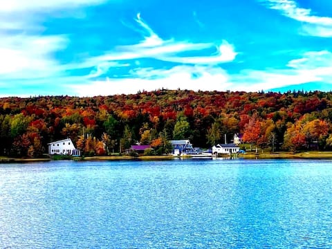 Memes High Mountain Lake House