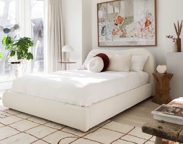 Beautiful Luxury Urban Retreat in Leslieville