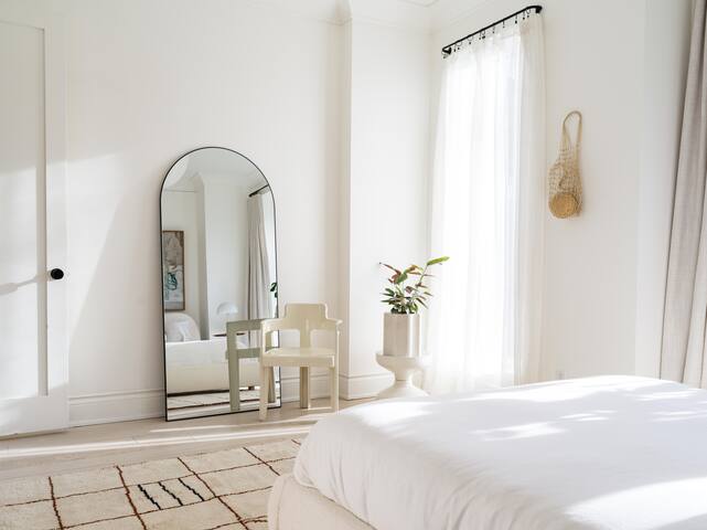 Beautiful Luxury Urban Retreat in Leslieville gallery image 3