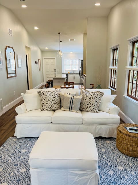 Single Story Townhouse Adj Haile Village 2BR/2BTH