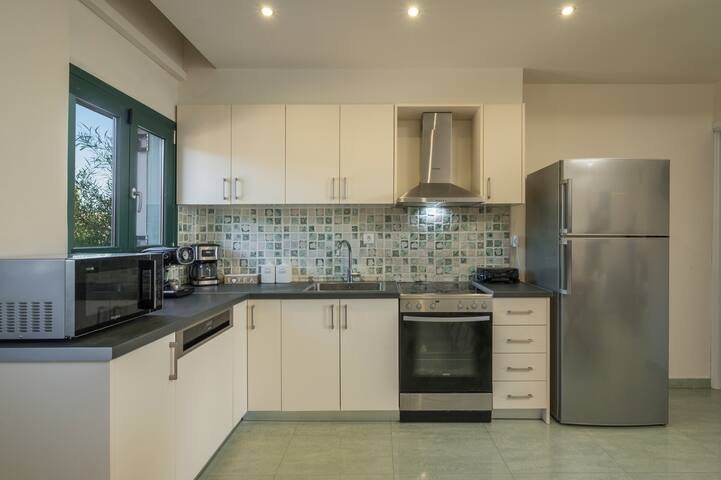 Luxury villa near Beach, with Private Pool & Views gallery image 5