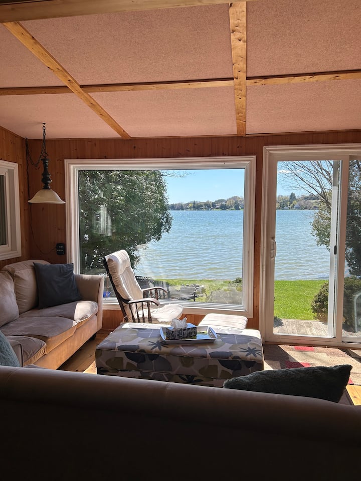 Charming Lakeside Cottage With Private Dock - Presqu'ile Provincial Park