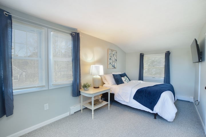 Full Size Bed - Second Floor - Smart TV