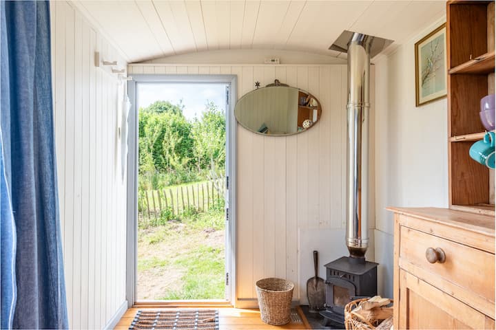 Cosy Shepherd's Hut Set In A Private Orchard - Symonds Yat