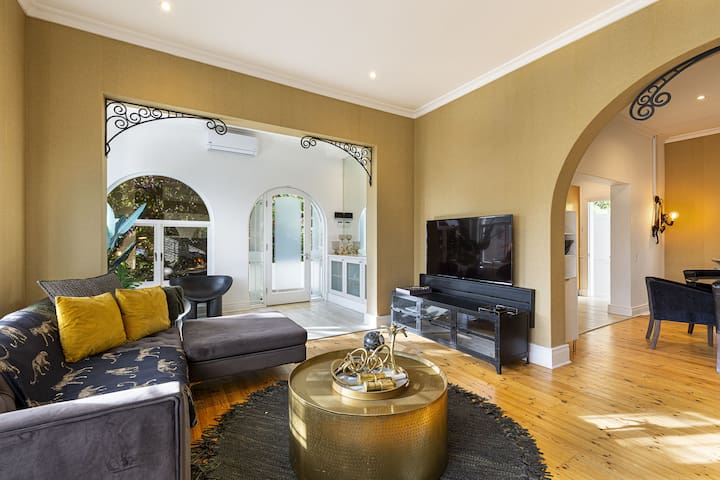 Clifton YOLO Spaces – Clifton Boutique Apartment A