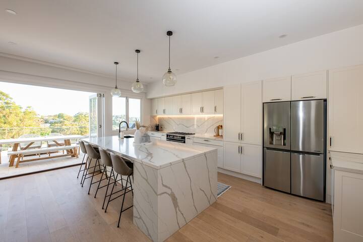 Spectacular Middle Harbor & CBD views gallery image 4