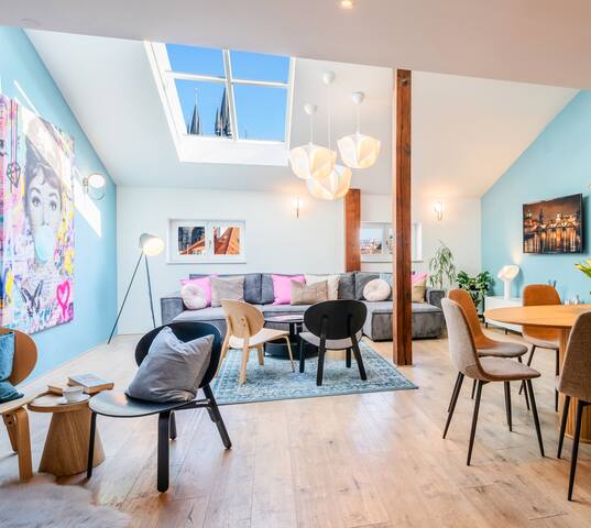 3BR 3,5bath Atelier Jacuzzi Fireplace OLD TOWN sq gallery image 3