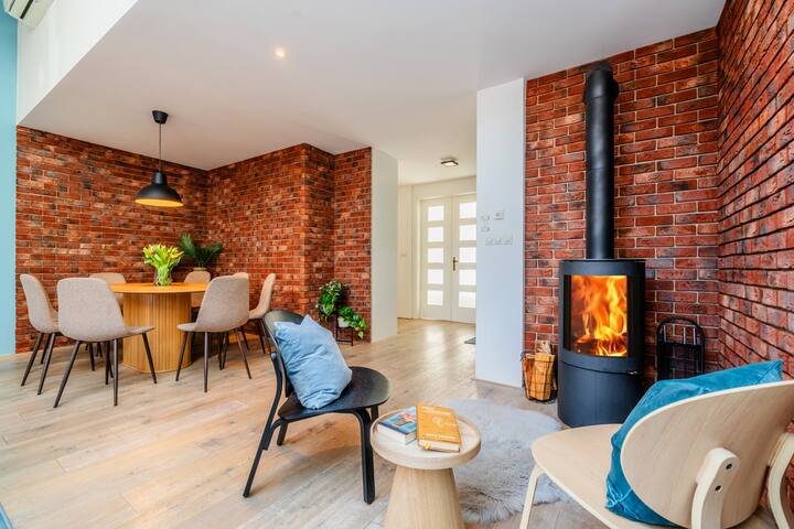 3BR 3,5bath Atelier Jacuzzi Fireplace OLD TOWN sq gallery image 4