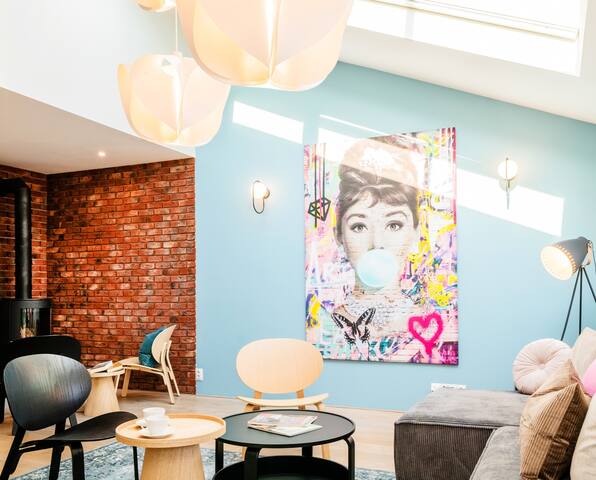 3BR 3,5bath Atelier Jacuzzi Fireplace OLD TOWN sq gallery image 2