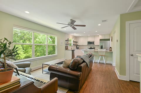 Popular Airbnb listing: The Carriage House - Secluded, Clean, and Serene in Bryan