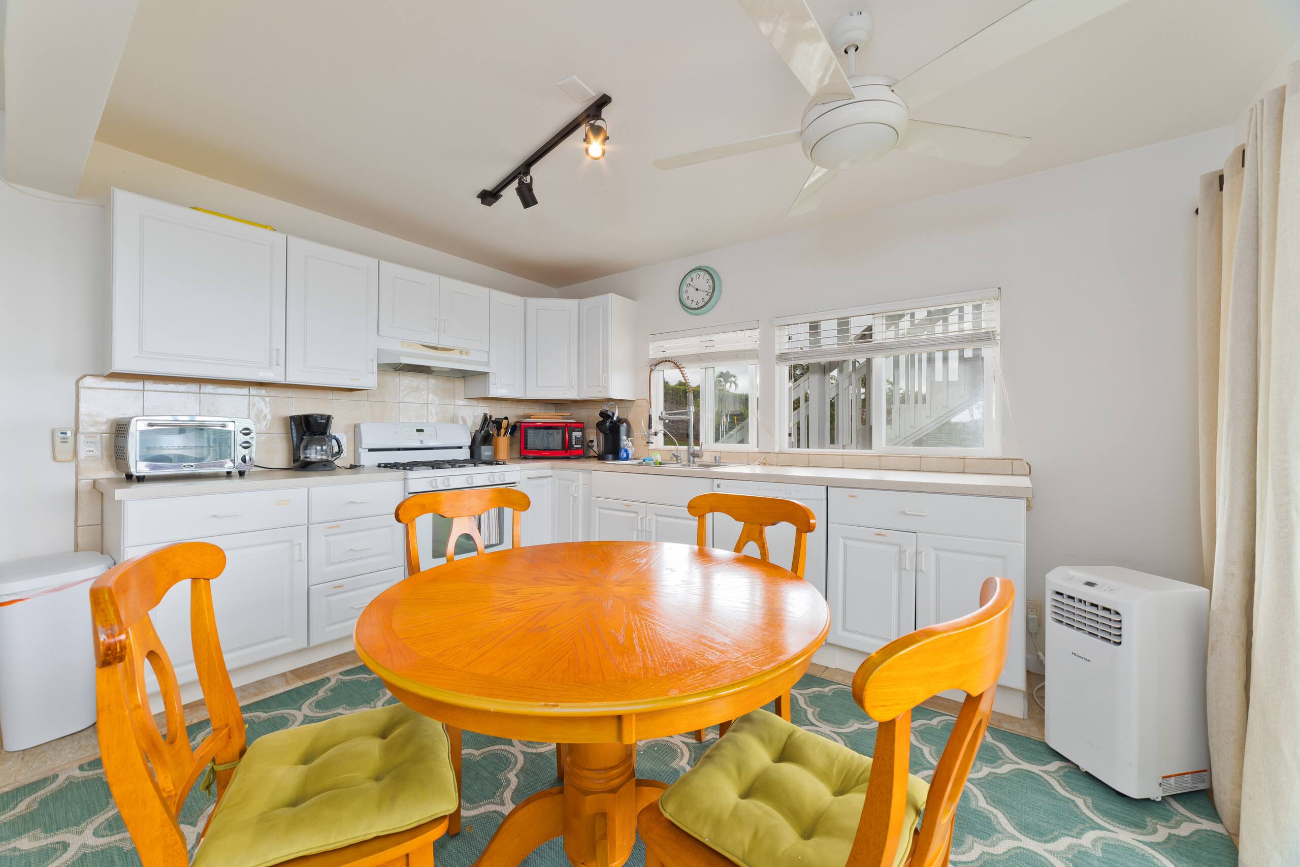 Home in Kailua-Kona · ★4.93 · 5 bedrooms · 8 beds · 3 shared baths - Image 18