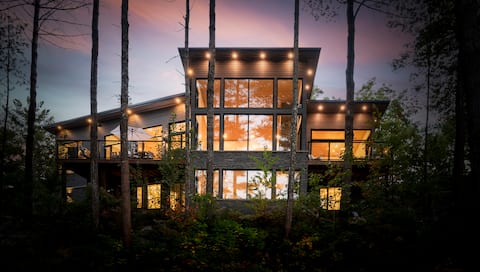 Muskoka Lakefront• Sauna • Fireplace• Chef kitchen