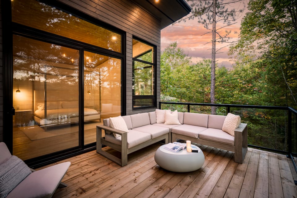 Edgewater Cottage, on a Muskoka lake, Gravenhurst, Ontario, Canada, photo 5 of 10
