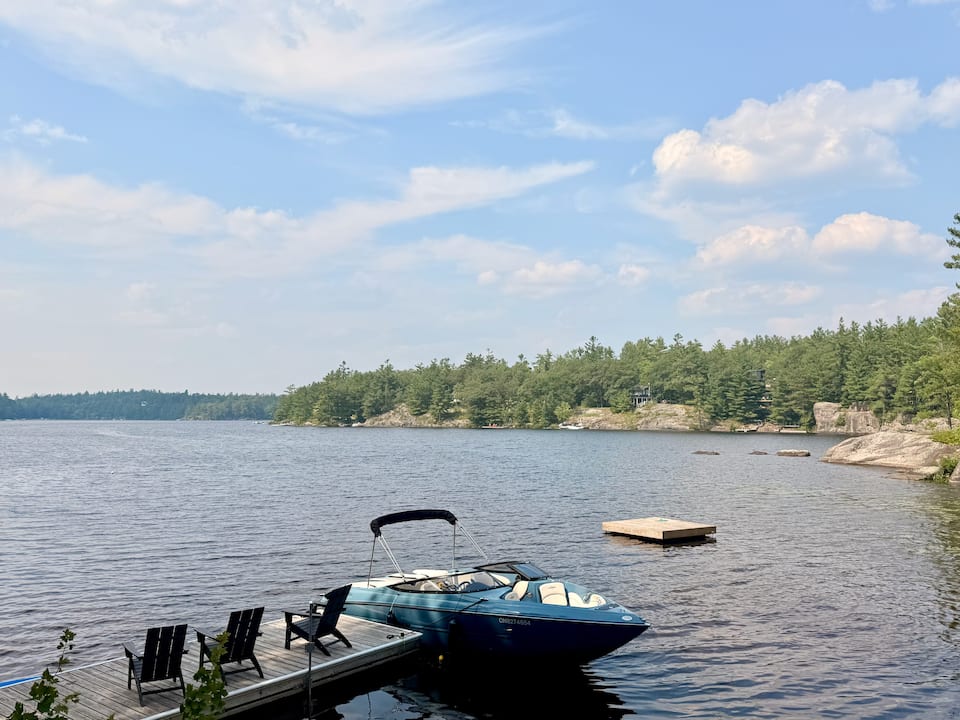Edgewater Cottage, high in the Muskoka pines, Gravenhurst, Ontario, Canada, photo 2 of 10