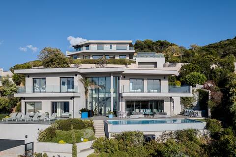 Premium villa, heated pool and sea view