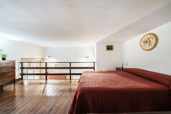 ROOM WITH DOUBLE BED ON THE MEZZANINE