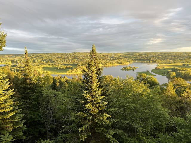 Million $ view, pool, hot tub, 12 min downtown! gallery image 2