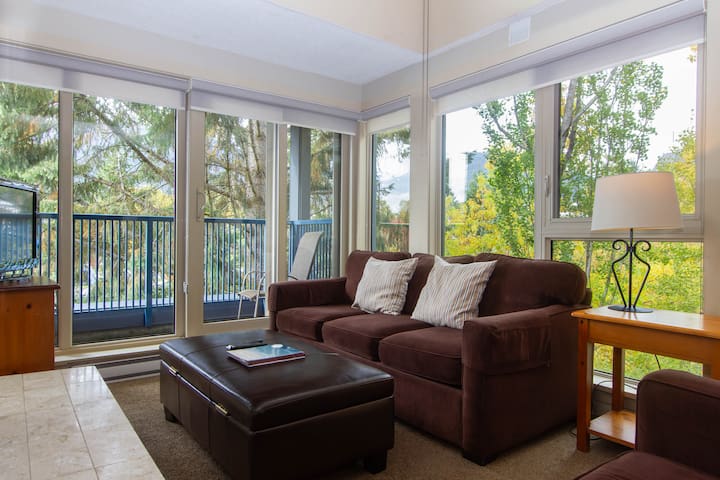 Whiski Jack Resorts Whistler managed Airbnb listing 1