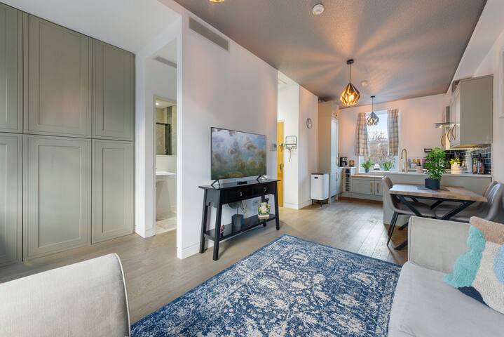 Spacious 3 Bed, 4 Bath Flat in Central London gallery image 2