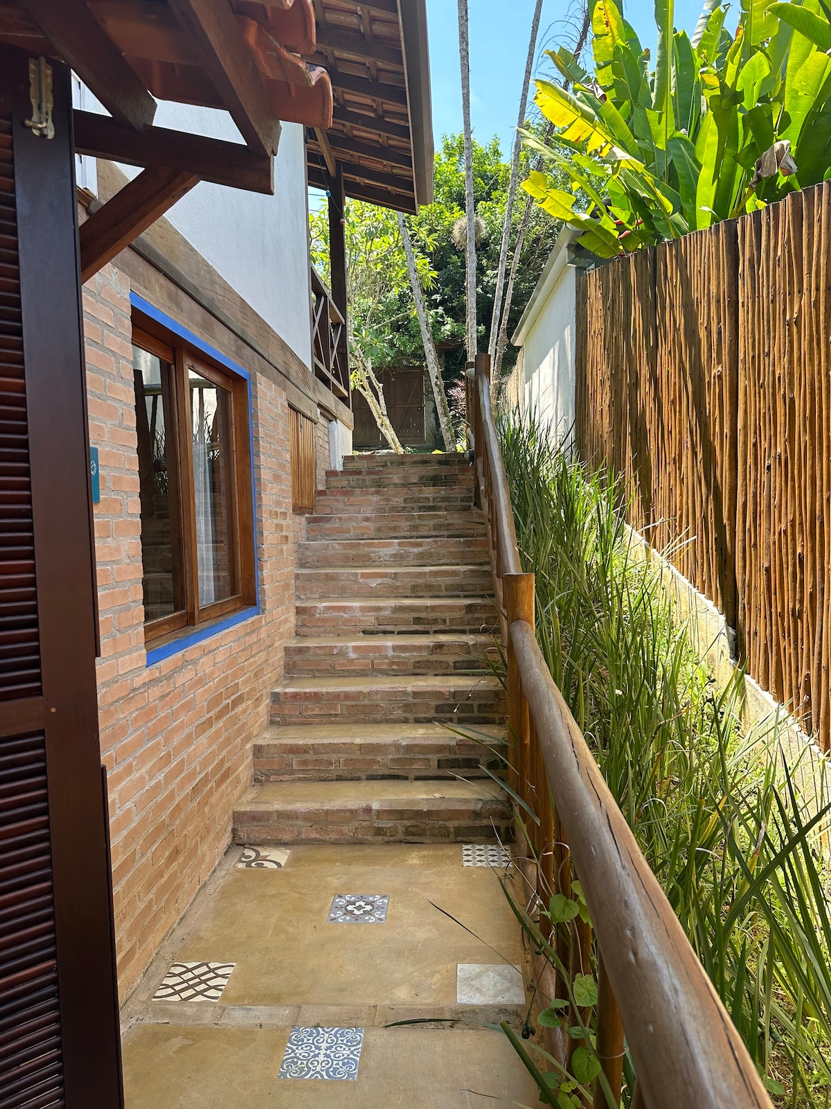 Entrada lateral parte de baixo da casa - lofth