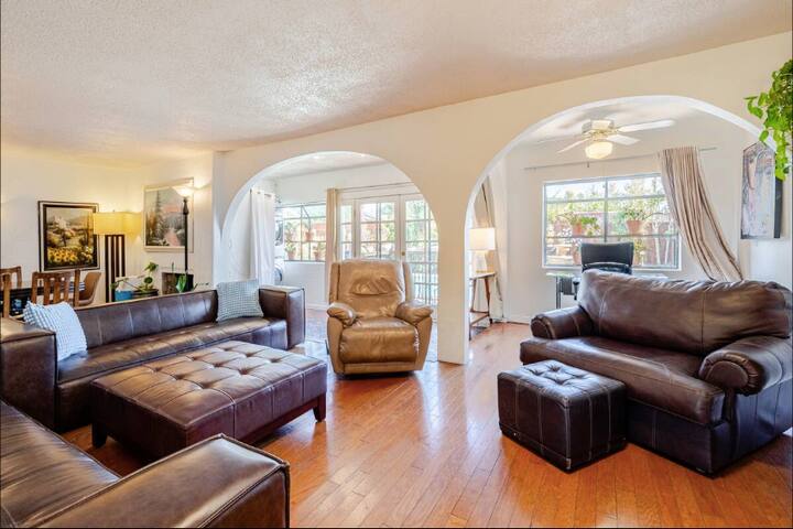 Private Heated Salt Pool • 4BR/2BA Great Location gallery image 4