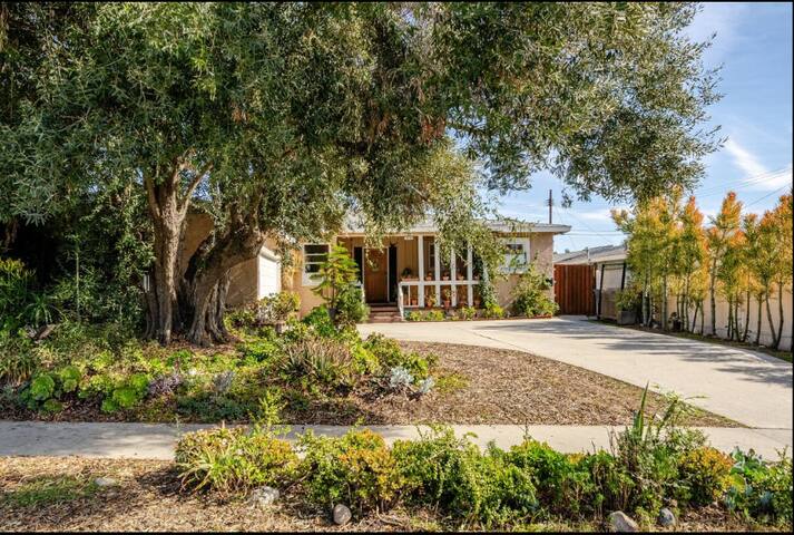 Private Heated Salt Pool • 4BR/2BA Great Location gallery image 3