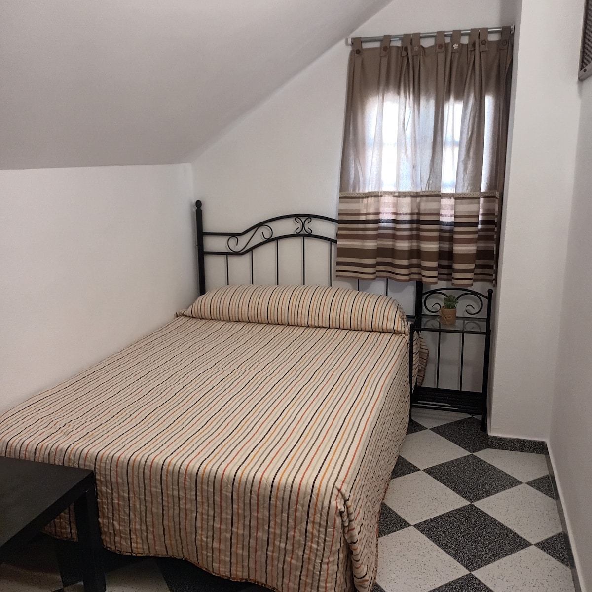 საძინებელი 4