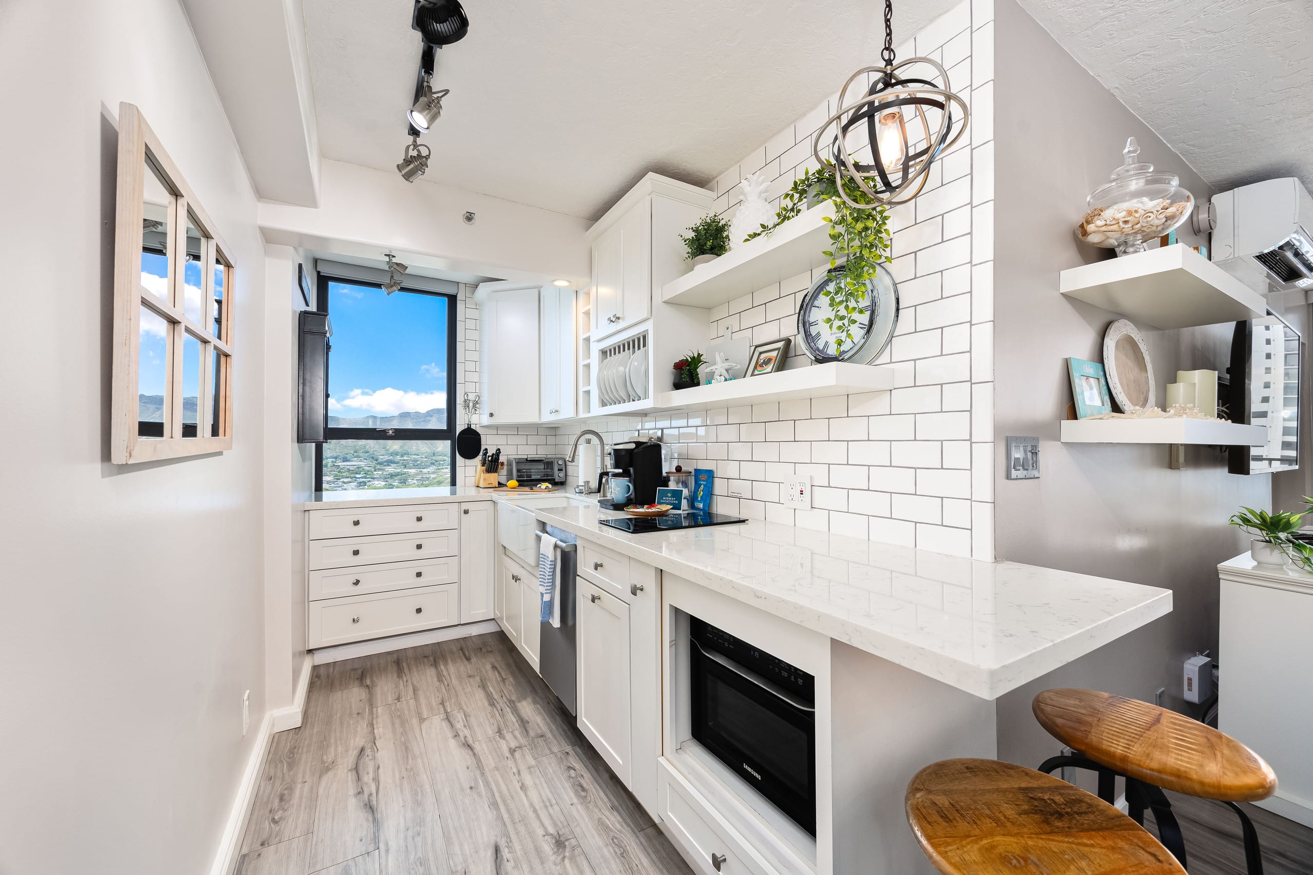 Condo in Honolulu · ★4.95 · 1 bedroom · 1 bed · 1 private bath - Image 18