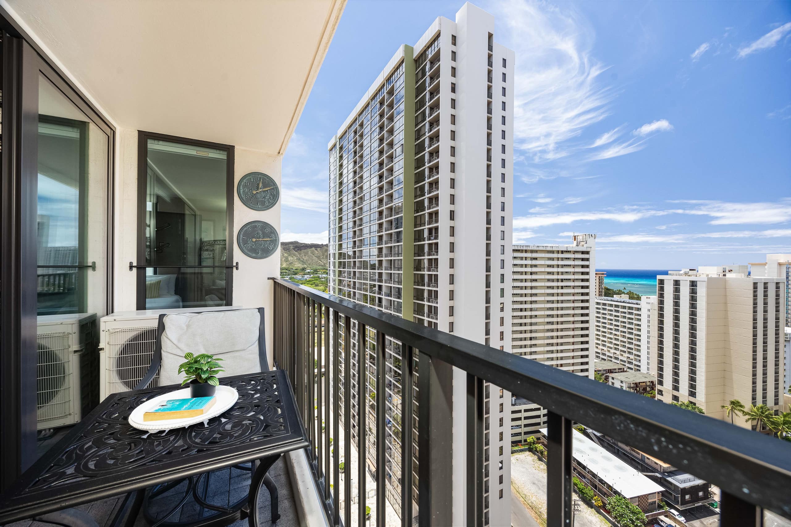 Condo in Honolulu · ★4.95 · 1 bedroom · 1 bed · 1 private bath - Image 41